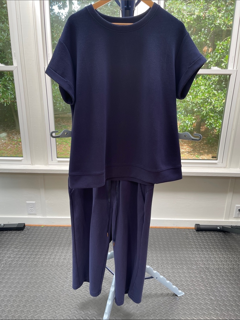 Livi Active Navy Short-Sleeve Shirt & Drawstring Cropped Pants
